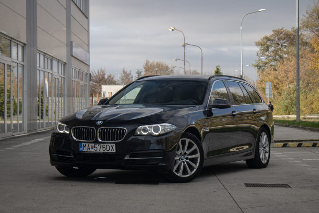 BMW Rad 5 Touring 520d xDrive  140kW / AJ NA SPLÁTKY / PROTIÚČET
