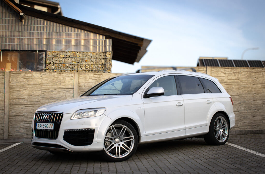 Audi Q7 6.0 TDI V12 quattro tiptronic.  /AJ NA SPLÁTKY/PROTIÚČET/