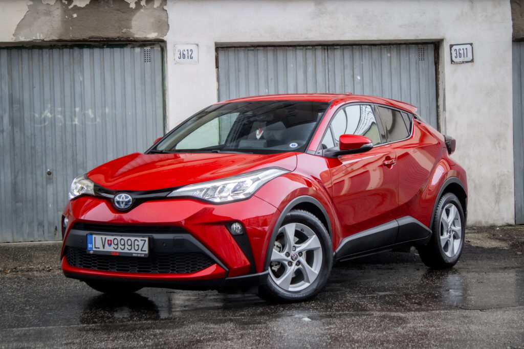 Toyota C-HR 2.0i 112kw Hybrid 2024 AT / AJ NA SPLÁTKY / PROTIÚČET