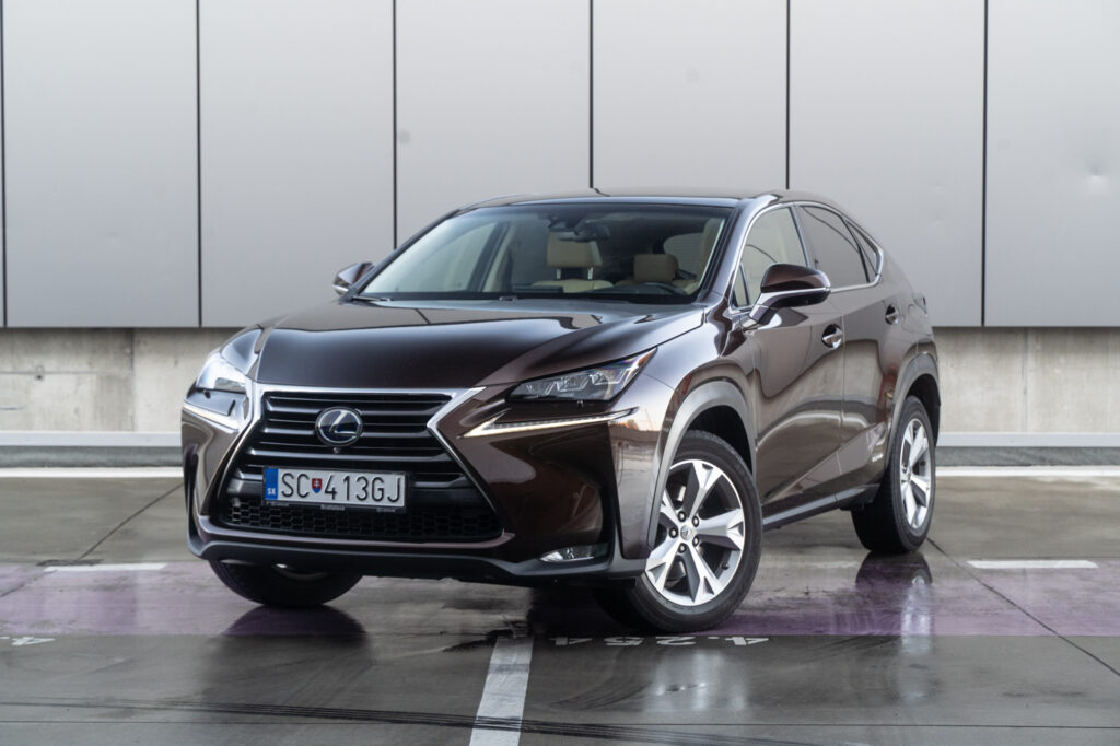 Lexus NX 300h 4WD LUXURY