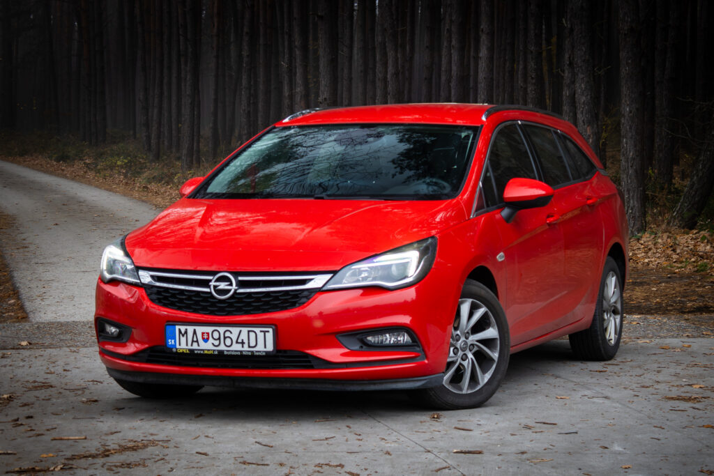 Opel Astra Sport Tourer ST 1.4 Turbo 150k Innovation / AJ NA SPLÁTKY / PROTIÚČET