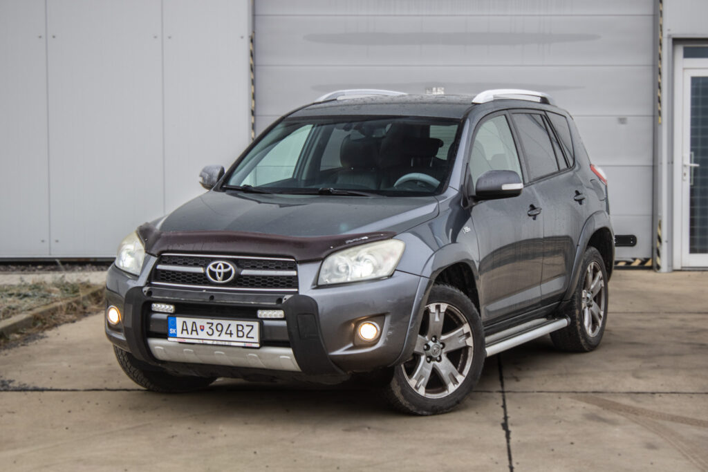 Toyota RAV4 2.2l D-CAT 110kW, A/T / AJ NA SPLÁTKY / PROTIÚČET /
