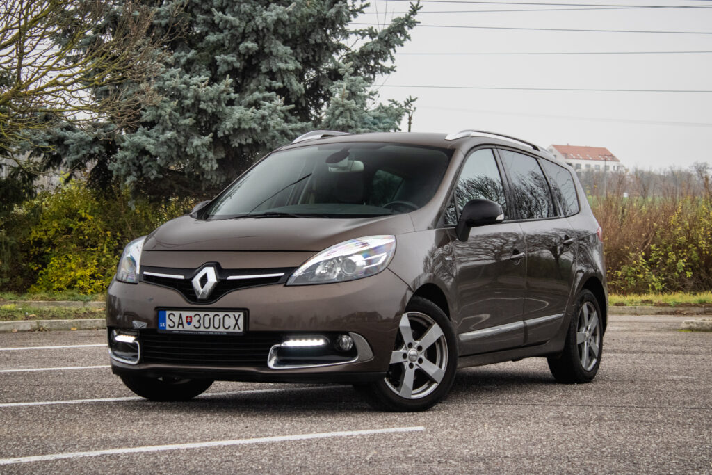 Renault Grand Scénic Energy dCi 130 Bose  / AJ NA SPLÁTKY /