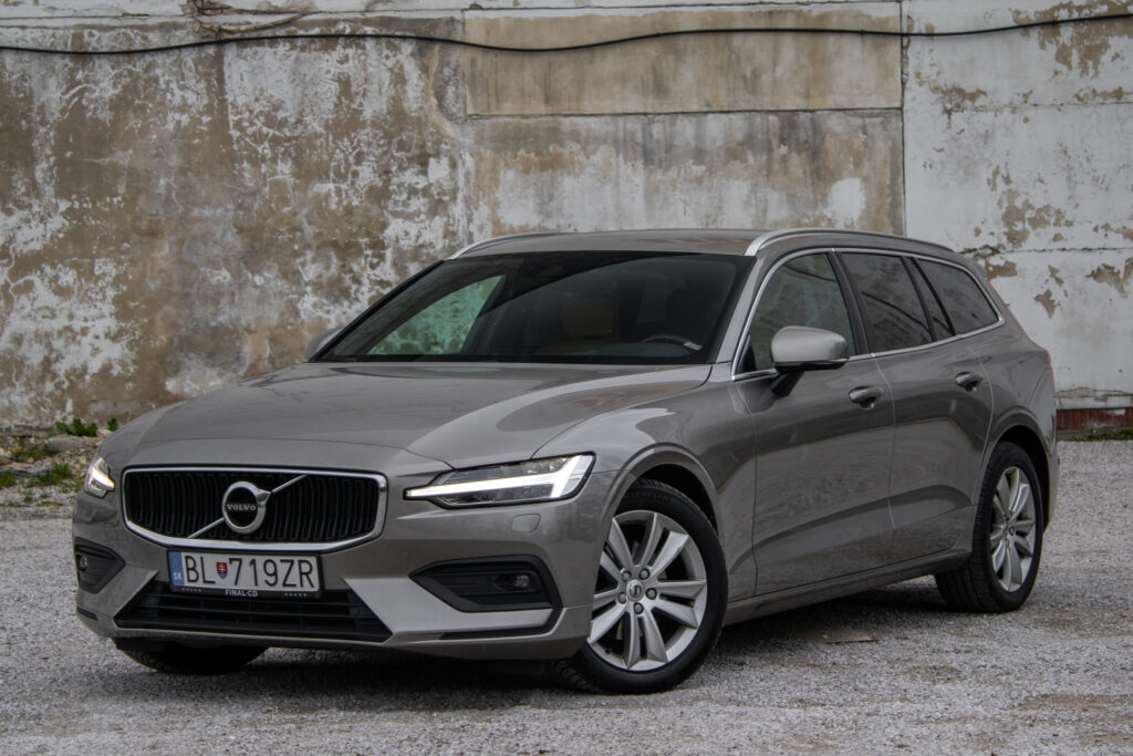 Volvo V60 D3 Momentum 110 kW A/T / AJ NA SPLÁTKY / PROTIÚČET /