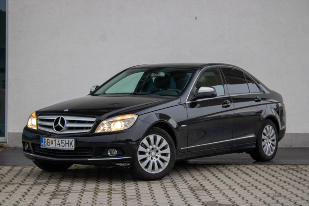 Mercedes-Benz C trieda Sedan 200 K Elegance, 135kW, M6, 4d. / AJ NA SPLÁTKY / PROTIÚČET /