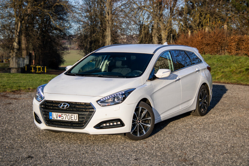 Hyundai i40 CW 1.7 CRDi A/T, 104kW / AJ NA SPLÁTKY / PROTIÚČET /