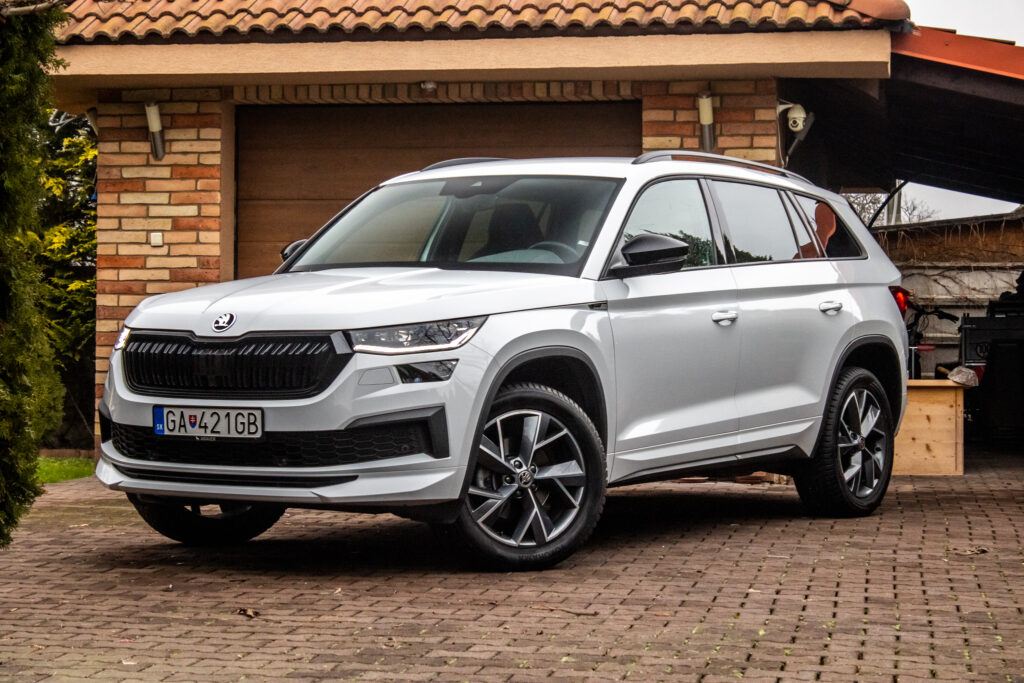Škoda Kodiaq 1.5 TSI ACT Sportline DSG / SK - 1. / AJ NA SPLÁTKY / NELAKOVANÉ