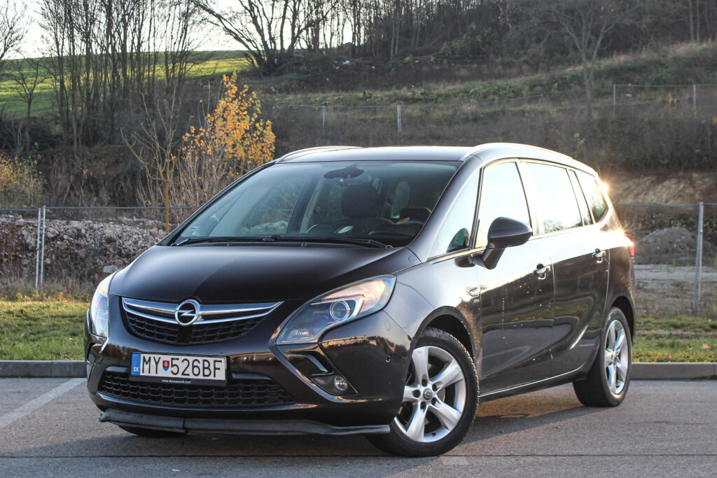 Opel Zafira Tourer 2.0 CDTi 121kW AT6 / AJ NA SPLÁTKY / PROTIÚČET /