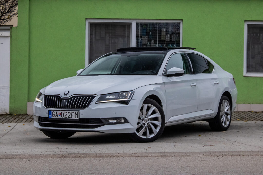 Škoda Superb 2.0 TDI Style DSG / NELAKOVANÉ / OVERENÉ KM / AJ NA SPLÁTKY / PROTIÚČET
