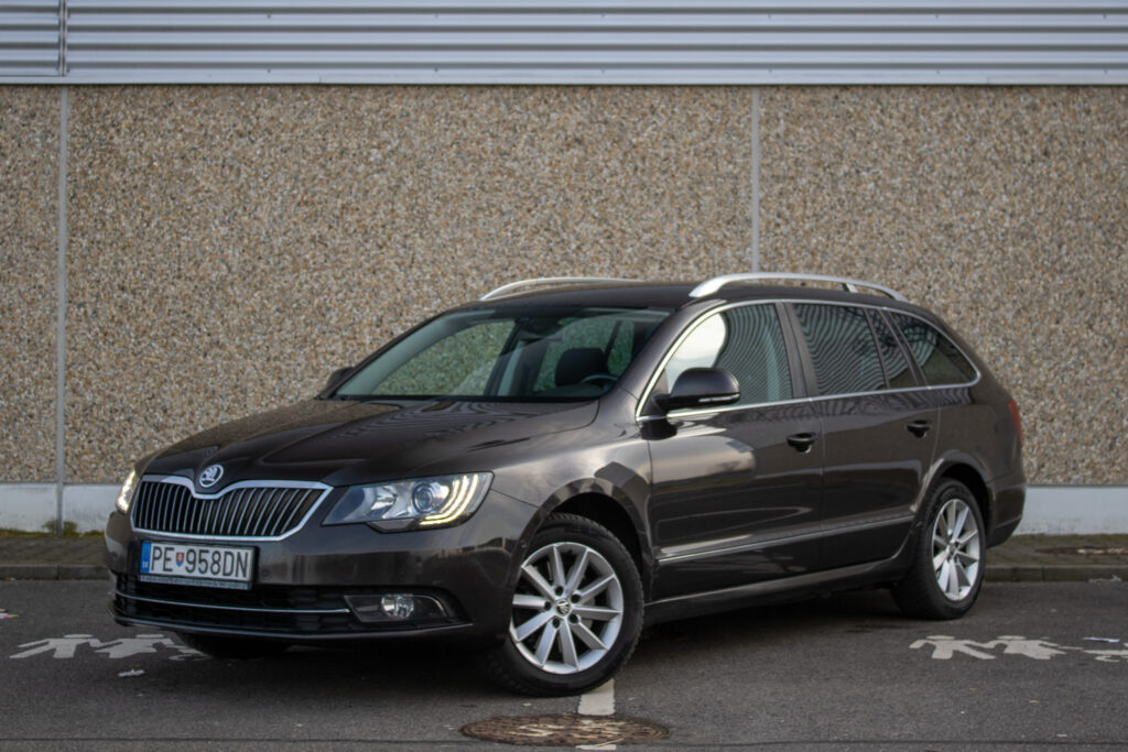 Škoda Superb Combi 2.0TDi DSG / AJ NA SPLÁTKY / PROTIHODNOTA /