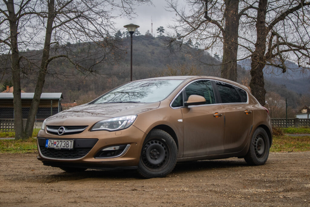Opel Astra J Cosmo 1.4 LPG / AJ NA SPLÁTKY / PROTIÚČET /