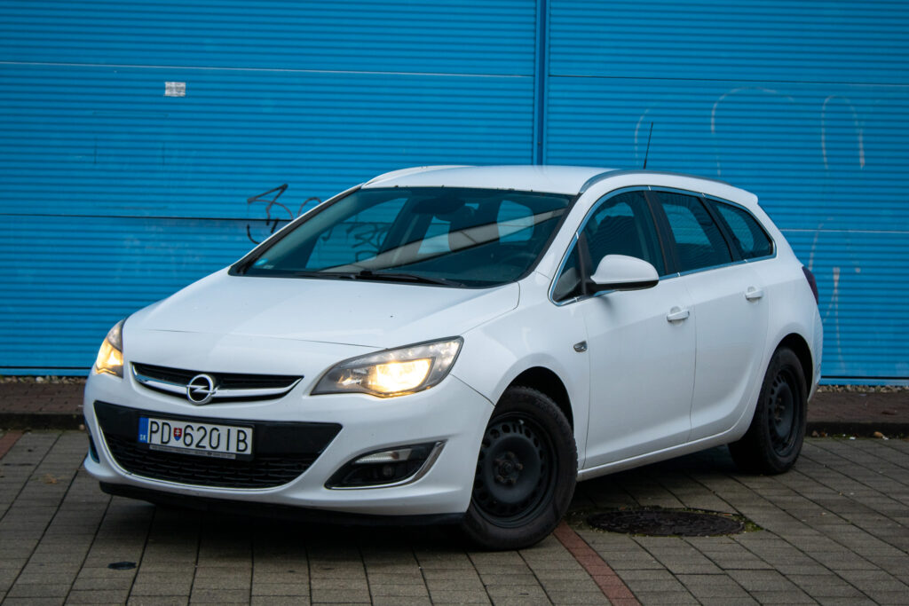 Opel Astra Sport Tourer 1.4 Turbo / AJ NA SPLÁTKY / PROTIÚČET /