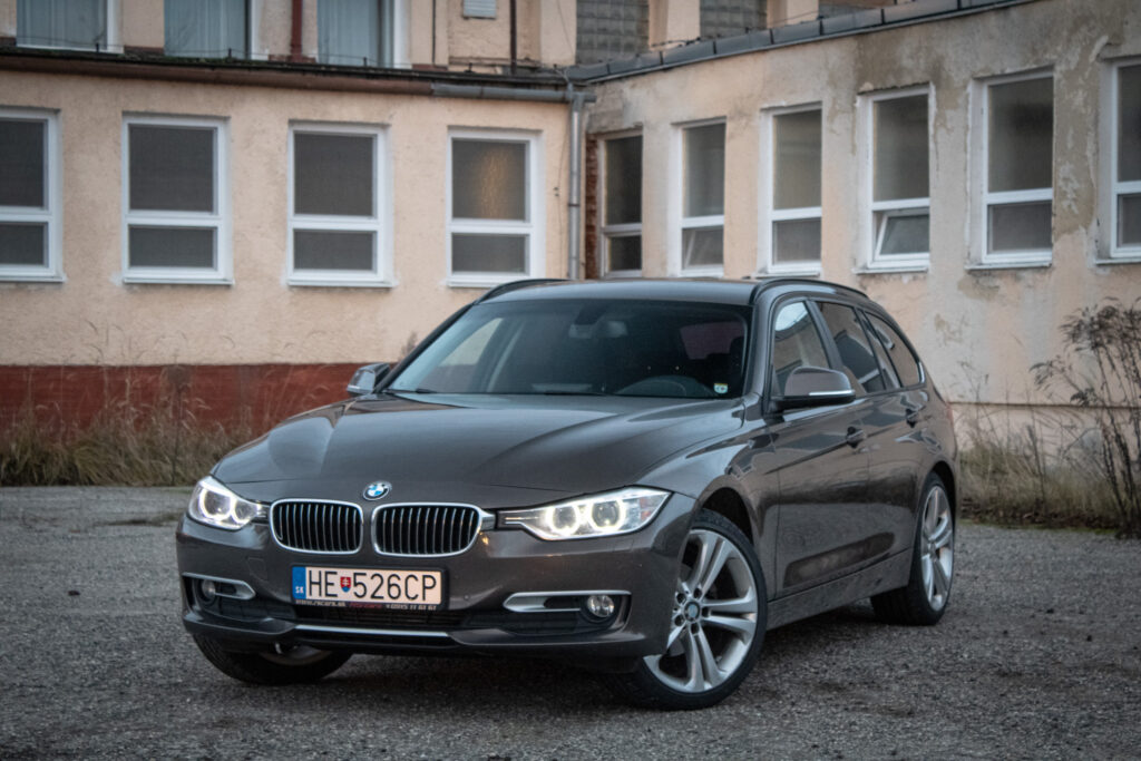 BMW Rad 3 Touring 320d xDrive A/T  / AJ NA SPLÁTKY / PROTIÚČET /