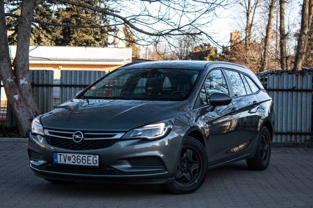 Opel Astra Sport Tourer ST 1.6 CDTI 110k Enjoy / AJ NA SPLÁTKY / PROTIÚČET /