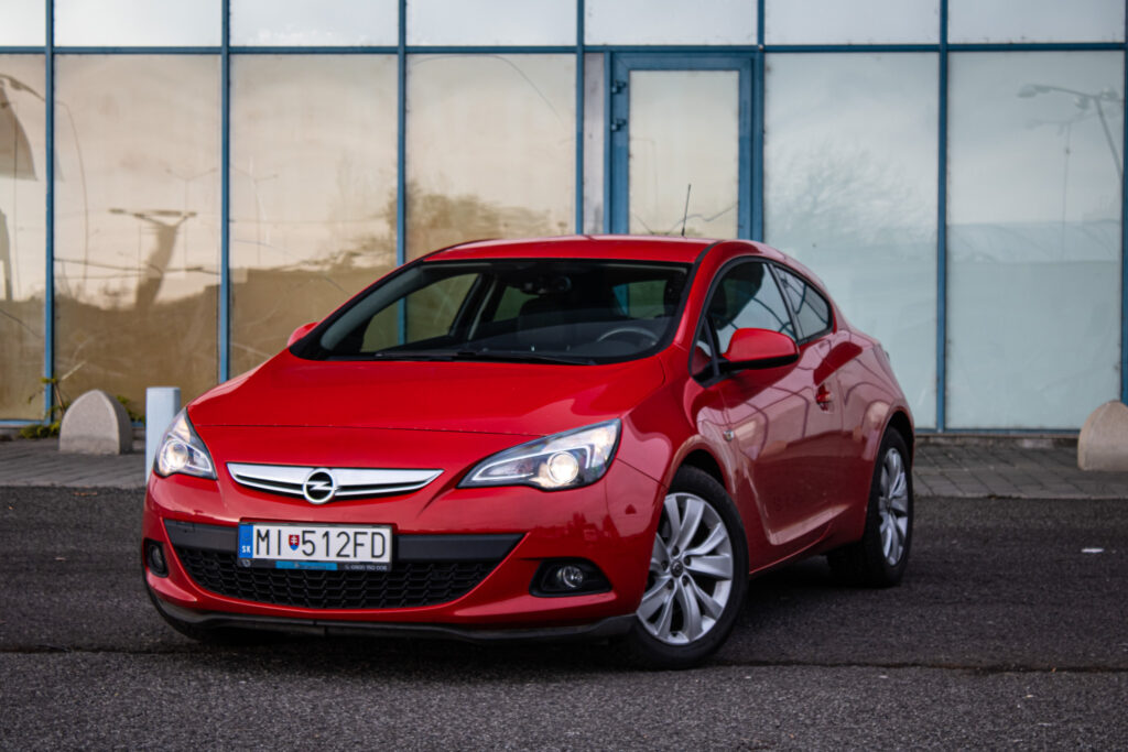 Opel Astra GTC 1.4 Turbo 140k Enjoy A/T  / AJ NA SPLÁTKY / PROTIÚČET /