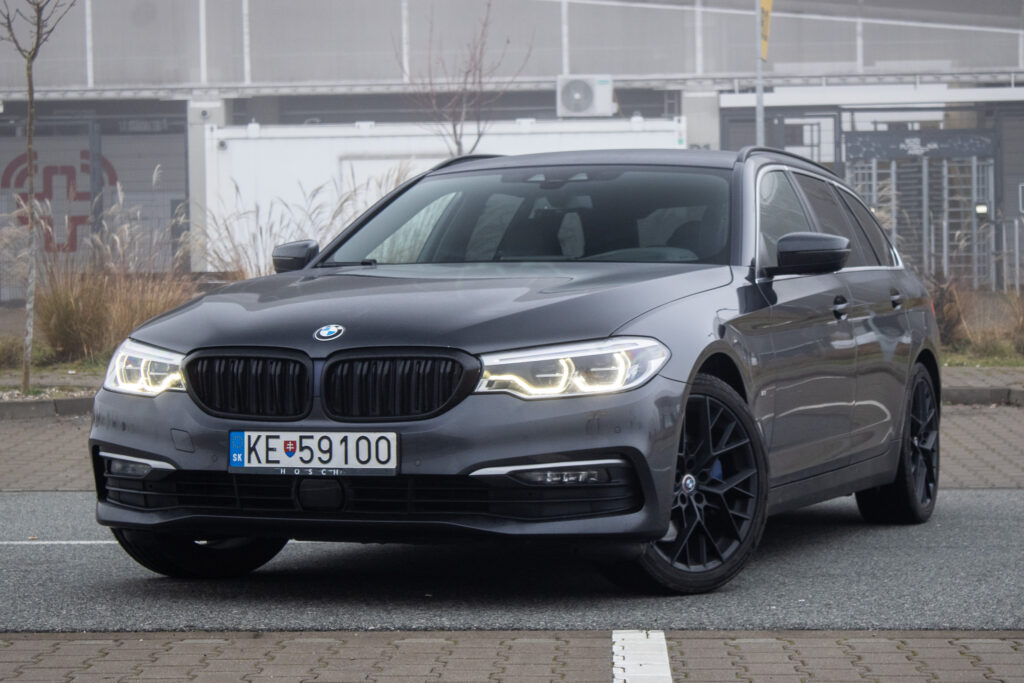 BMW Rad 5 Touring 530d xDrive, 195kW (2019) / AJ NA SPLÁTKY / PROTIÚČET /