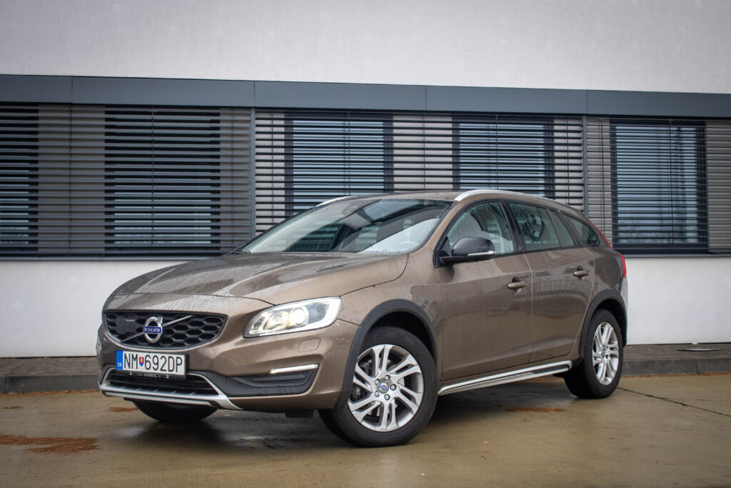 Volvo V60 Cross Country 2.0L 110kW 2017 /AJ NA SPLÁTKY/