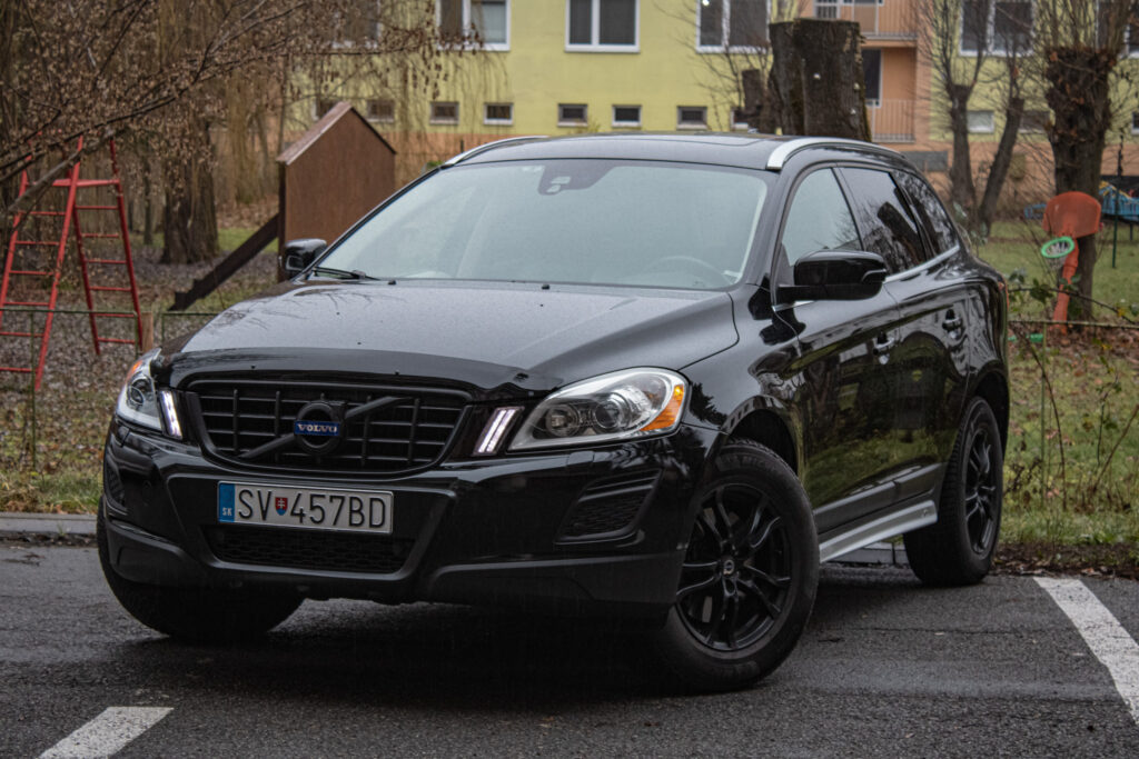 Volvo XC60 D5 (158kW) AWD Summum  / AJ NA SPLÁTKY / PROTIÚČET/