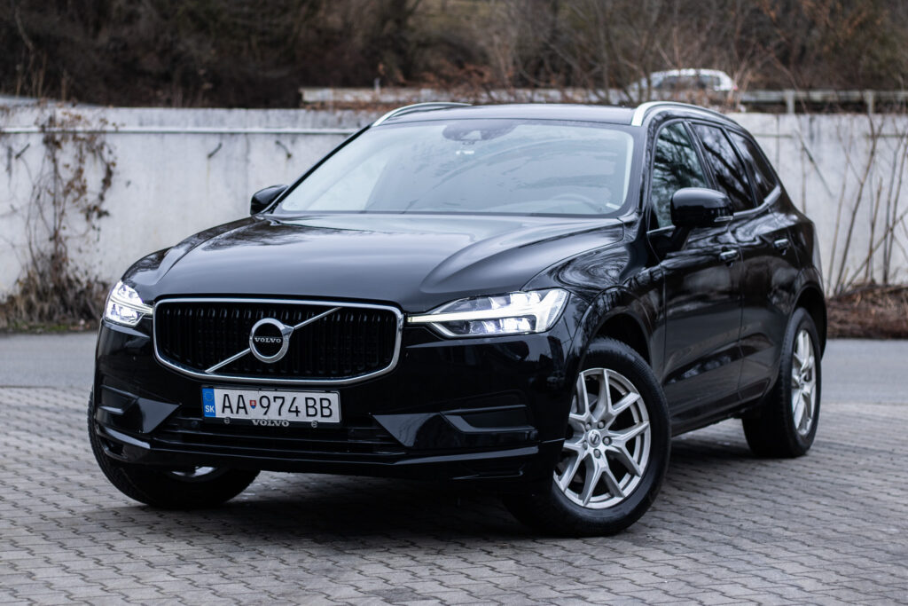 Volvo XC60 D4 Momentum, 140kW (2019) / AJ NA SPLÁTKY / PROTIÚČET /