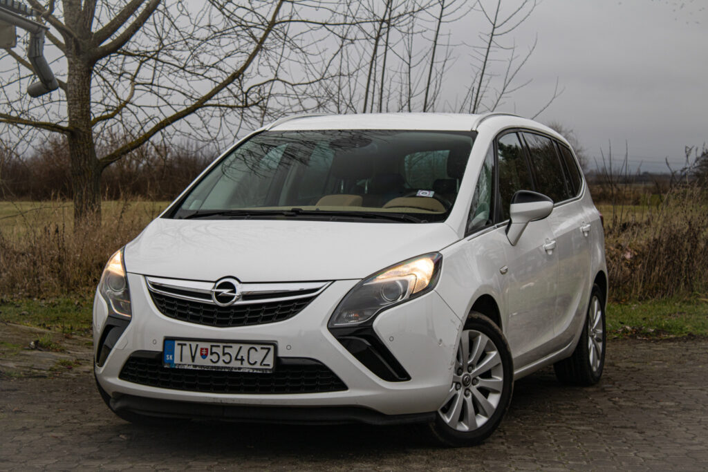 Opel Zafira Tourer 1.4 Turbo ECOTEC 140k Cosmo A/T / AJ NA SPLÁTKY / PROTIÚČET/