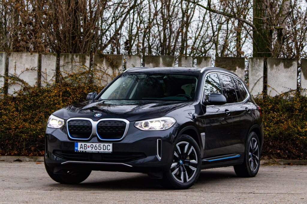 BMW iX3 210kW / TOP STAV / Panoráma / Virtual kokpit / Pamäť /