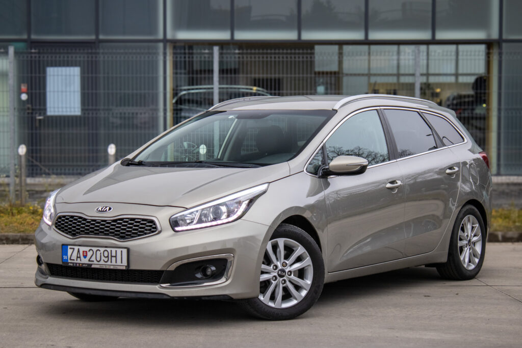 Kia Ceed SW 1.6 CRDi Gold 100kW, M6 / AJ NA SPLÁTKY / PROTIÚČET /