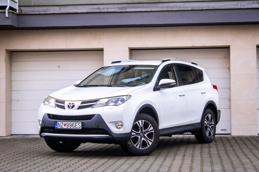 Toyota RAV4 2.0 111kw MT/6 4x4 2013 / AJ NA SPLÁTKY / PROTIÚČET