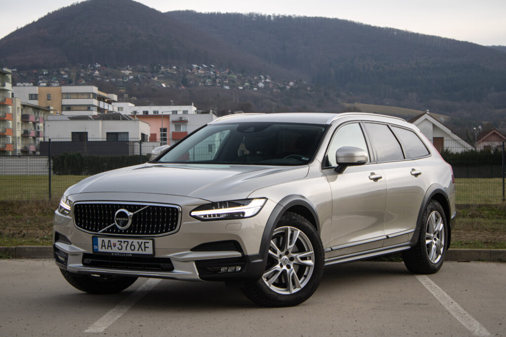 Volvo V90 CC Cross Country D5 2.0L AWD, 173kW, A8 /FINANCOVANIE/PROTIÚČET/