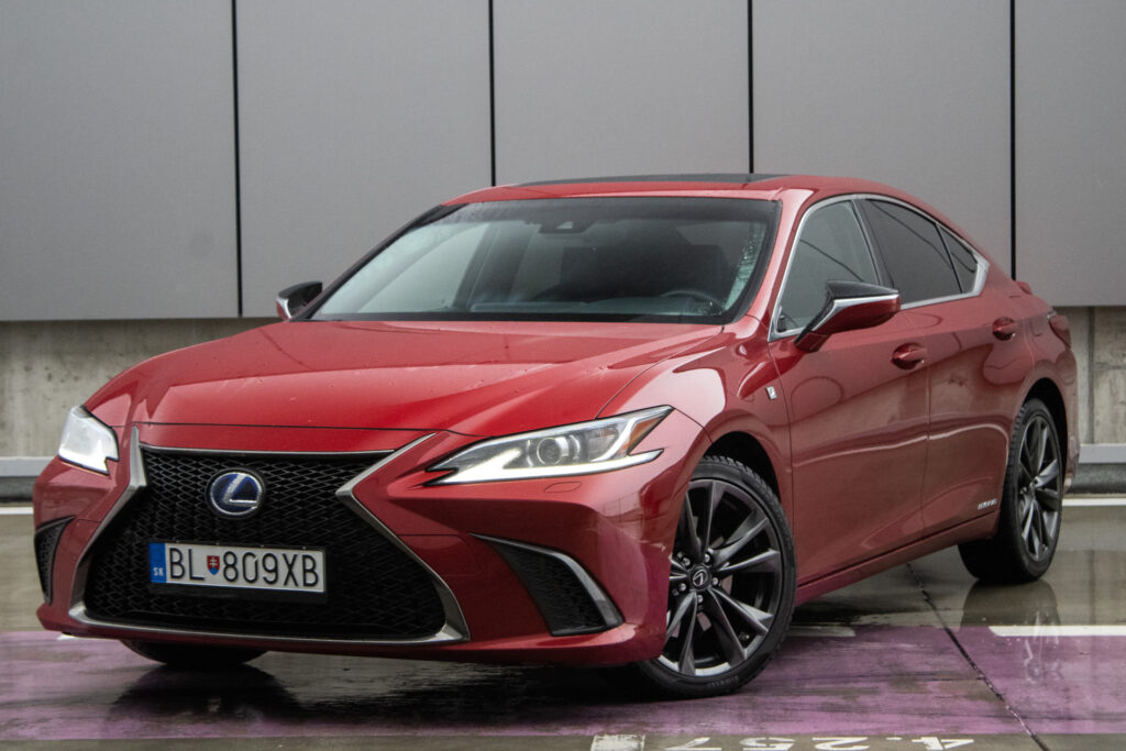 Lexus ES 300h F Sport