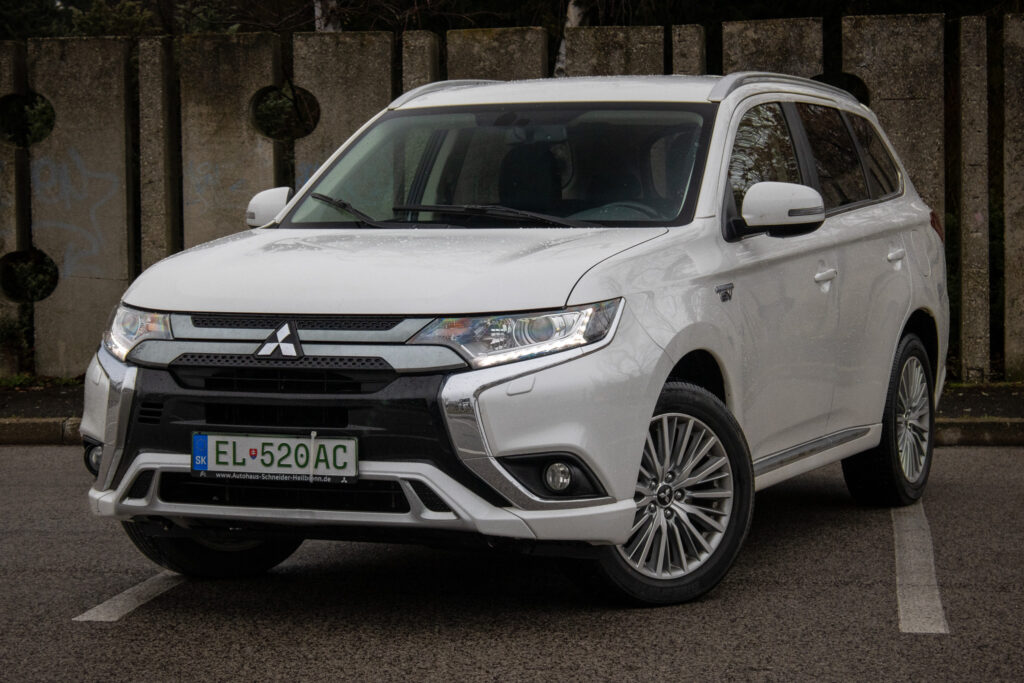 Mitsubishi Outlander 2.4l PHEV CVT / AJ NA SPLÁTKY / PROTIÚČET /