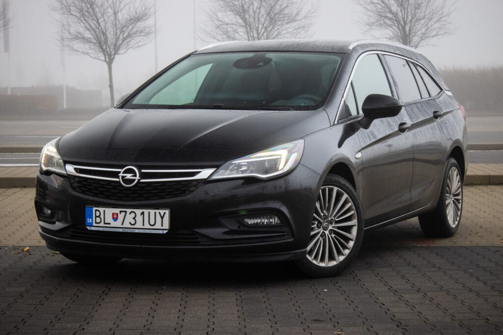 Opel Astra Sport Tourer 1.6 CTDI Innovation AT/6 / AJ NA SPLÁTKY / PROTIÚČET /