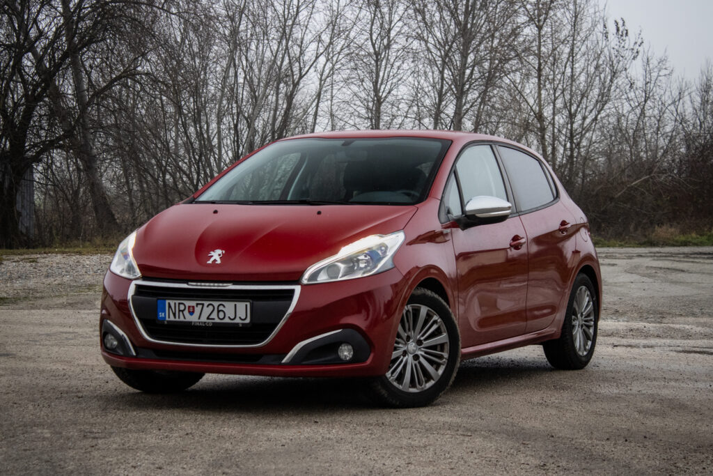 Peugeot 208 1.2 PureTech Style / AJ NA SPLÁTKY / PROTIHODNOTA /