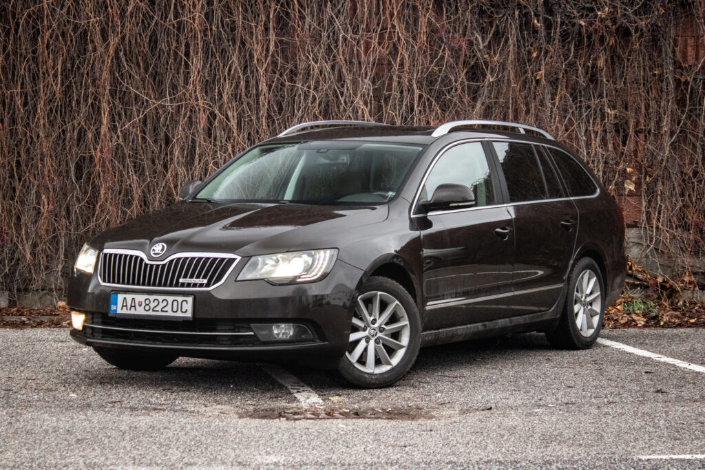 Škoda Superb Combi 1.6 TDI DPF Greenline / AJ NA SPLÁTKY /