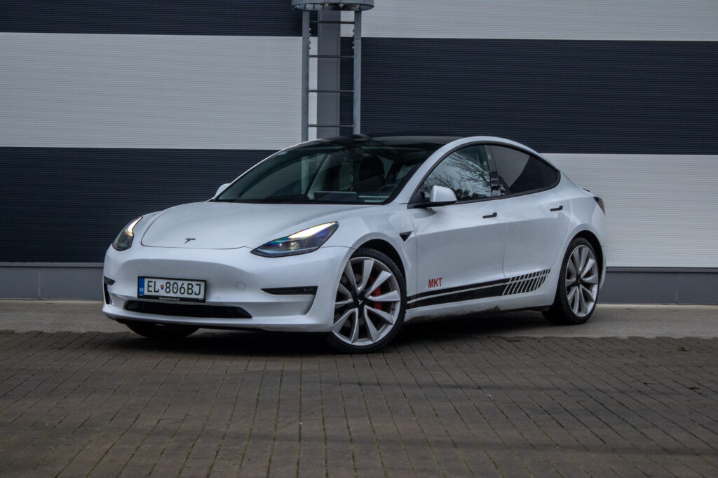 Tesla Model 3 Performance AWD 377KW / AJ NA SPLÁTKY / PROTIÚČET