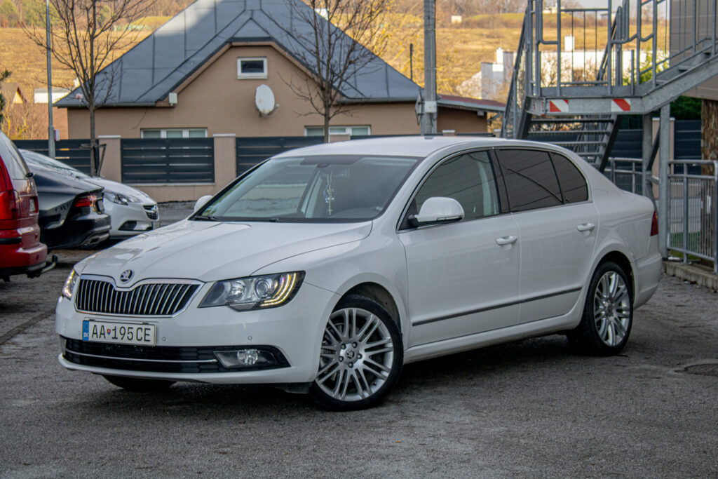 Škoda Superb 2.0 TDI CR 170k Elegance DSG / AJ SPLÁTKY / PROTIÚČET /