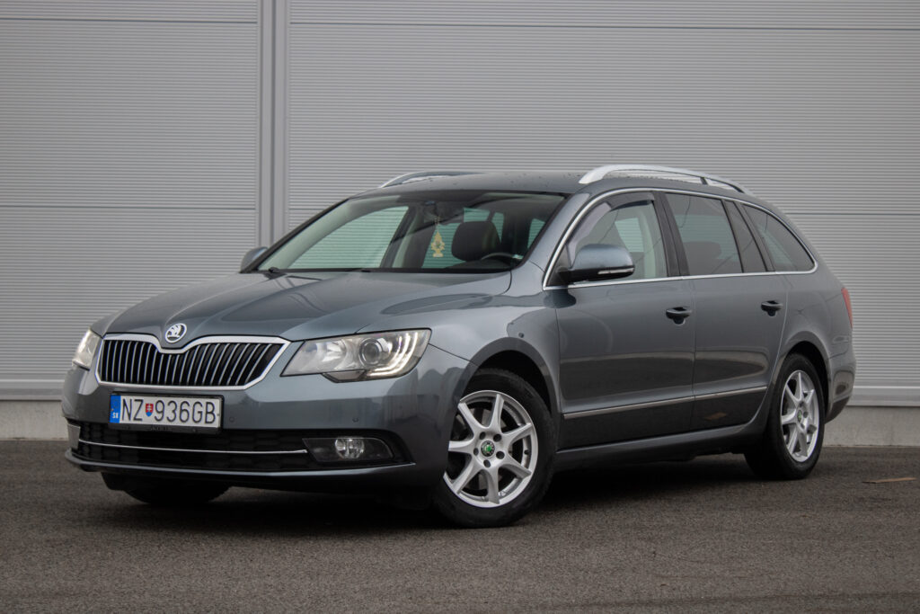 Škoda Superb Combi 1.6 TDI CR DPF Elegance / AJ NA SPLÁTKY / PROTIHODNOTA /