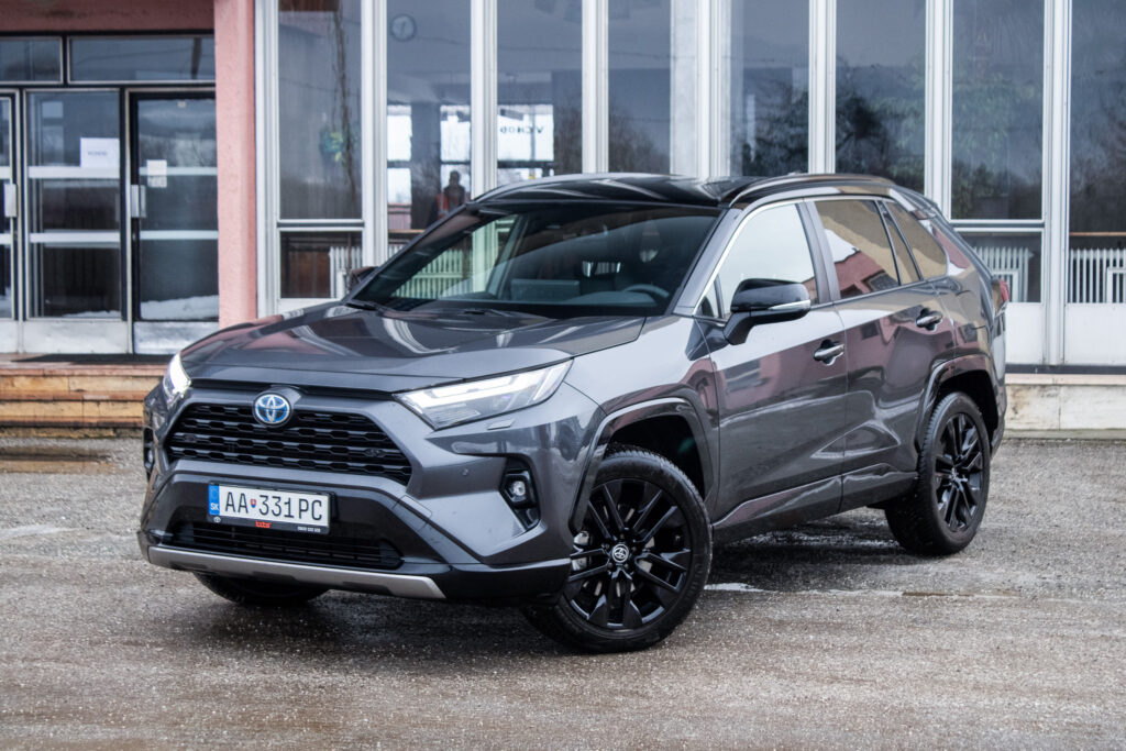 Toyota RAV4 2.5 Hybrid e-CVT Selection AWD (2025) / AJ NA SPLÁTKY / PROTIÚČET /