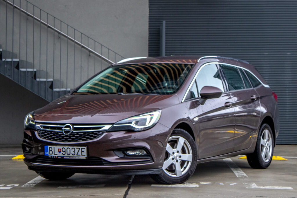 Opel Astra Sport Tourer ST 1.6 CDTI 136k Innovation AT6 / AJ NA SPLÁTKY / PROTIÚČET /