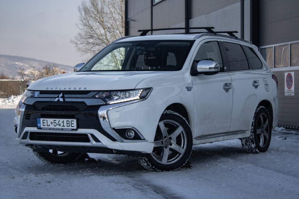 Mitsubishi Outlander 2.4 PHEV 99kw CVT 2019 / AJ NA SPLÁTKY / PROTIÚČET