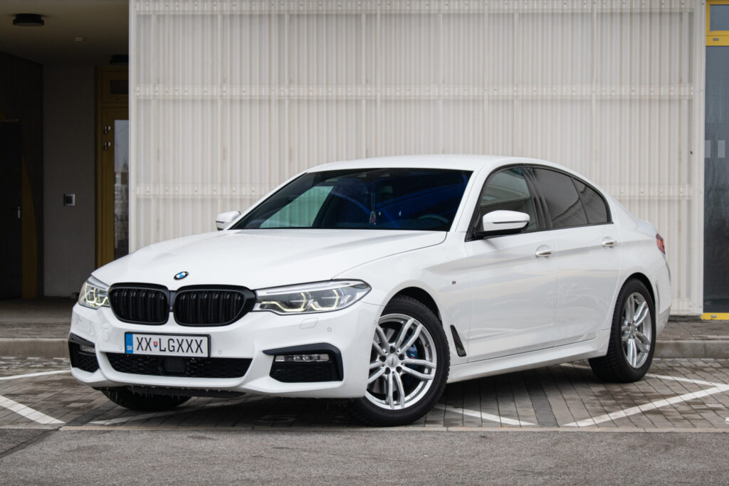 BMW Rad 5 530d xDrive M Paket Natáčacia zadná náprava AJ NA SPLÁTKY / PROTIÚČET