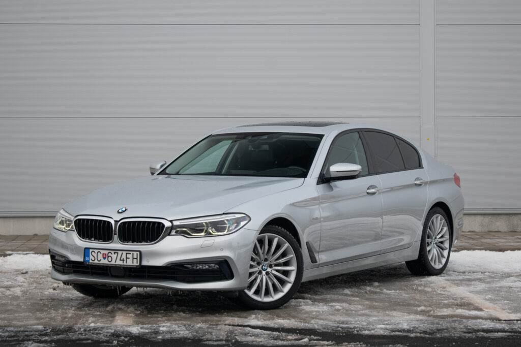 BMW Rad 5 530d xDrive 195kw SportLine AJ NA SPLÁTKY / PROTIÚČET