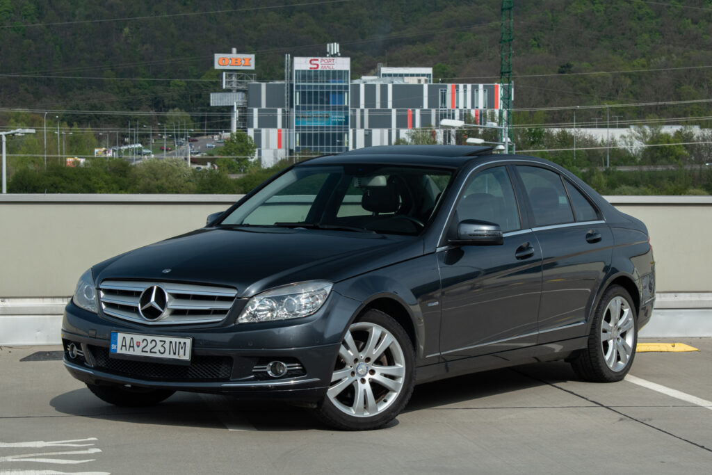 Mercedes-Benz C trieda Sedan C180 Avantgarde 115kw Po veľkom servise AJ NA SPLÁTKY / PROTIÚČET