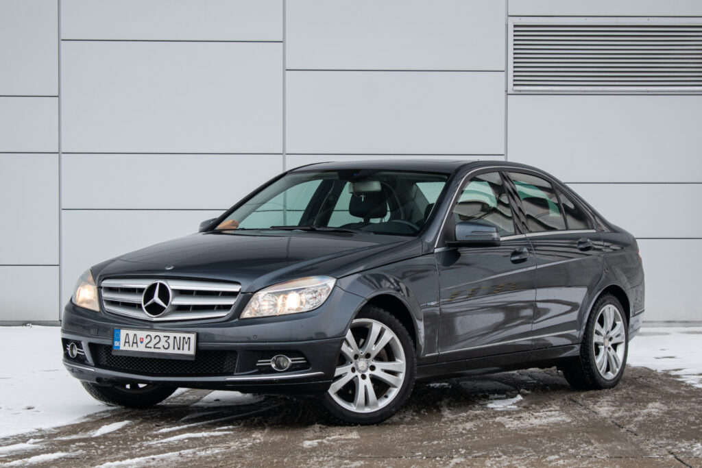 Mercedes-Benz C trieda Sedan C180 Avantgarde 115kw Po veľkom servise AJ NA SPLÁTKY / PROTIÚČET