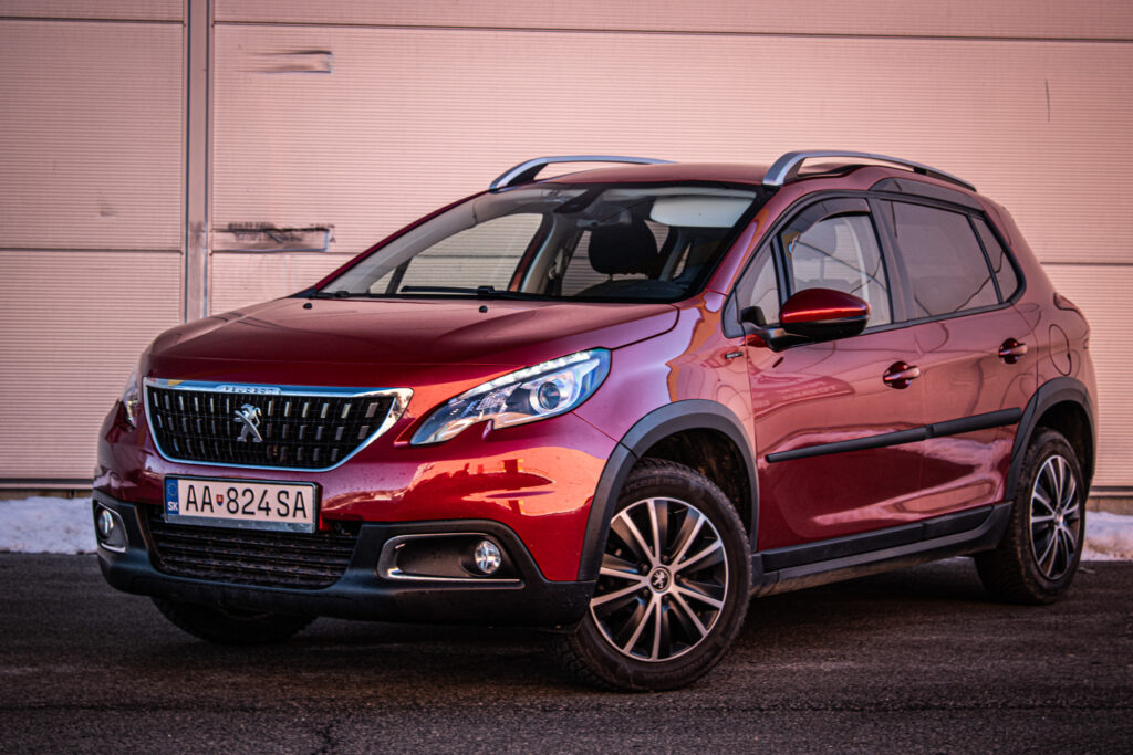 Peugeot 2008 1.2 PureTech Signature, 61kW, M5 / AJ NA SPLÁTKY / PROTIÚČET /