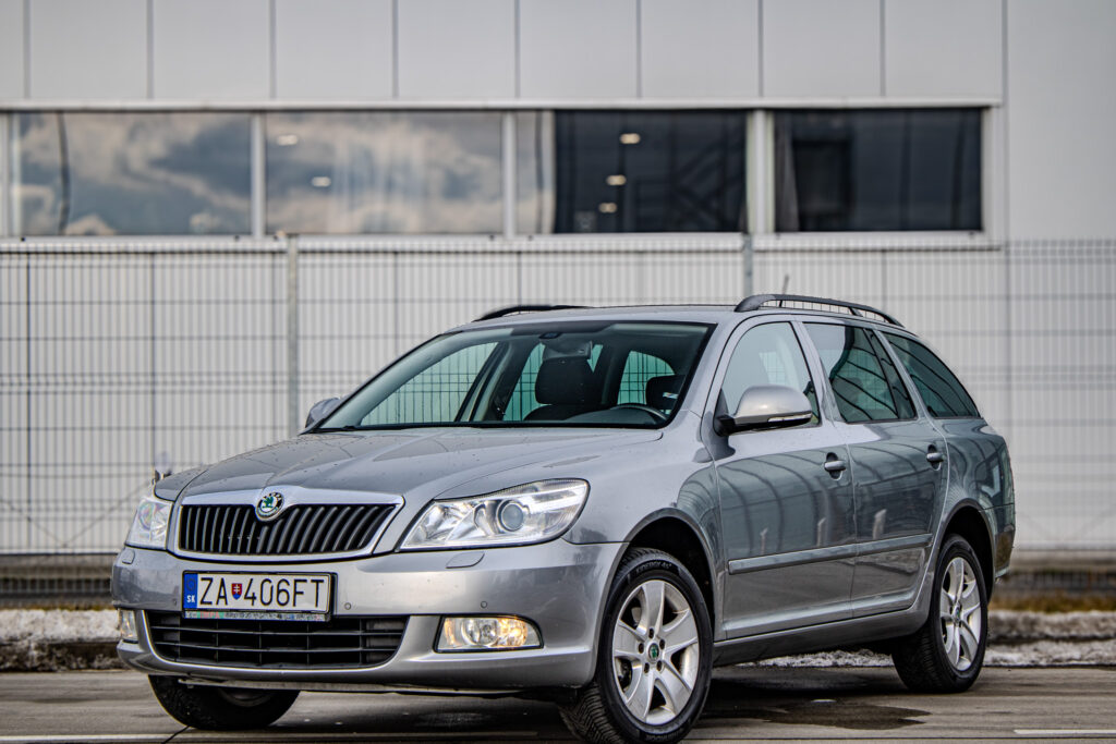 Škoda Octavia Combi 2.0 TDI CR DPF Elegance, 103kW, M6 /AJ NA SPLÁTKY/PROTIHODNOTA/