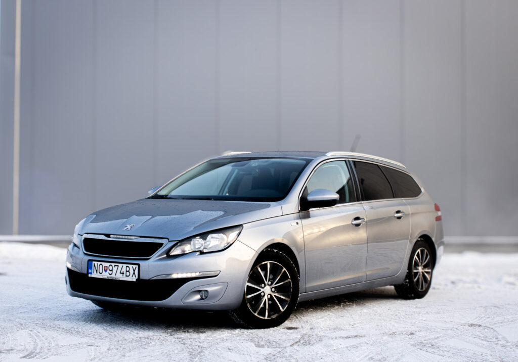Peugeot 308 SW.   FINANCOVANIE/PROTIÚČET