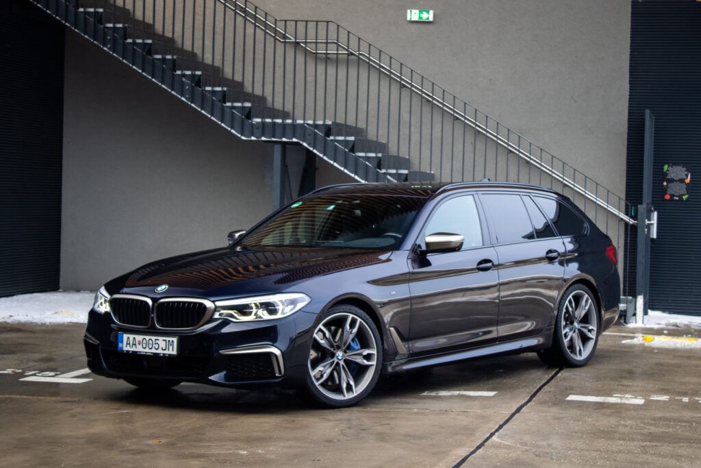BMW Rad 5 Touring M550d xDrive A/T / AJ NA SPLÁTKY / PROTIÚČET /