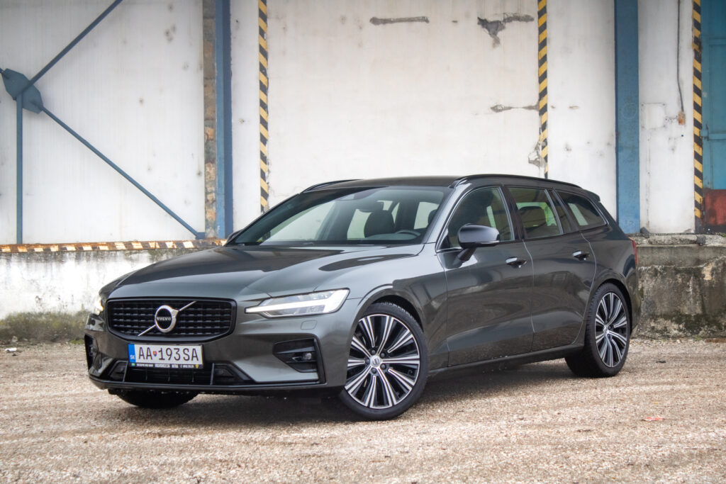 Volvo V60 B4 R-Design 145kw AT/8 2020 / AJ NA SPLÁTKY / PROTIÚČET