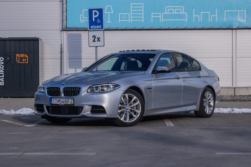 BMW Rad 5 M550d xDrive / HEADUP / PANO / ACC / AJ NA SPLÁTKY / PROTIÚČET