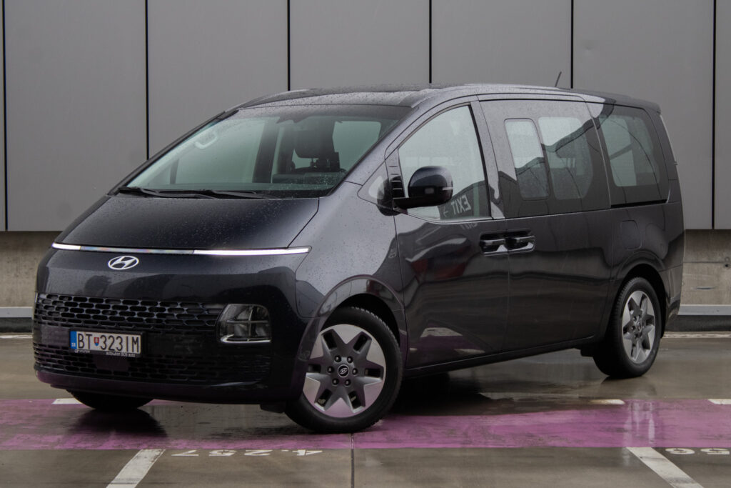 Hyundai Staria 2.2 CRDi Premium 4x4 A/T